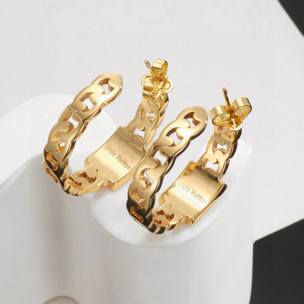 Classic and versatile stud earrings 1025110320