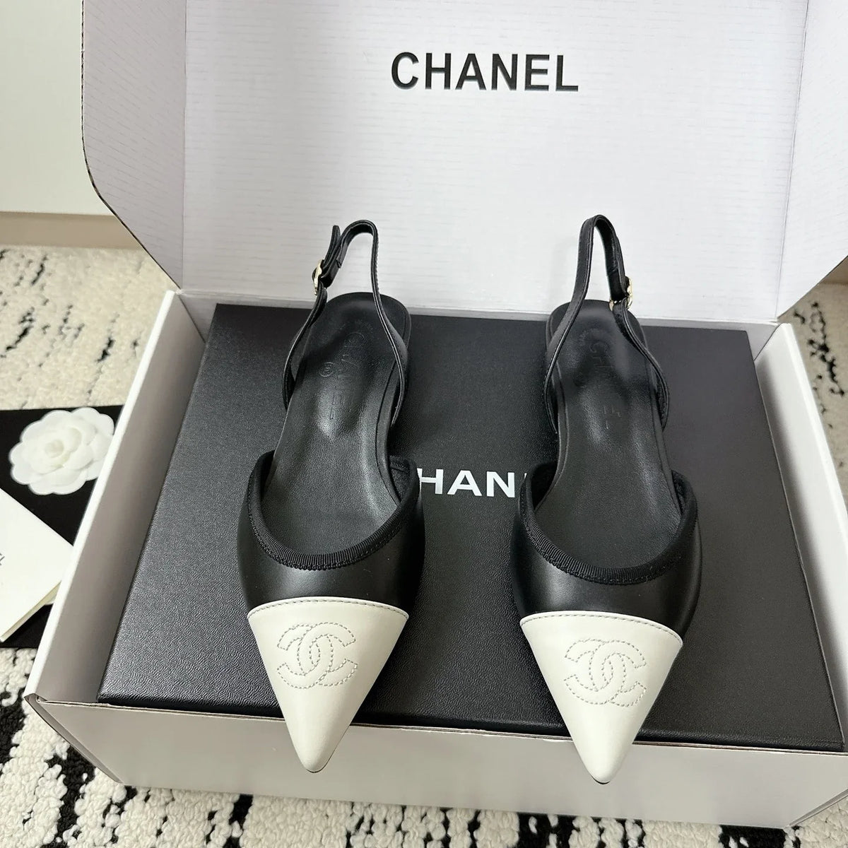 CC Slingback Pointed White Black Leather 628289
