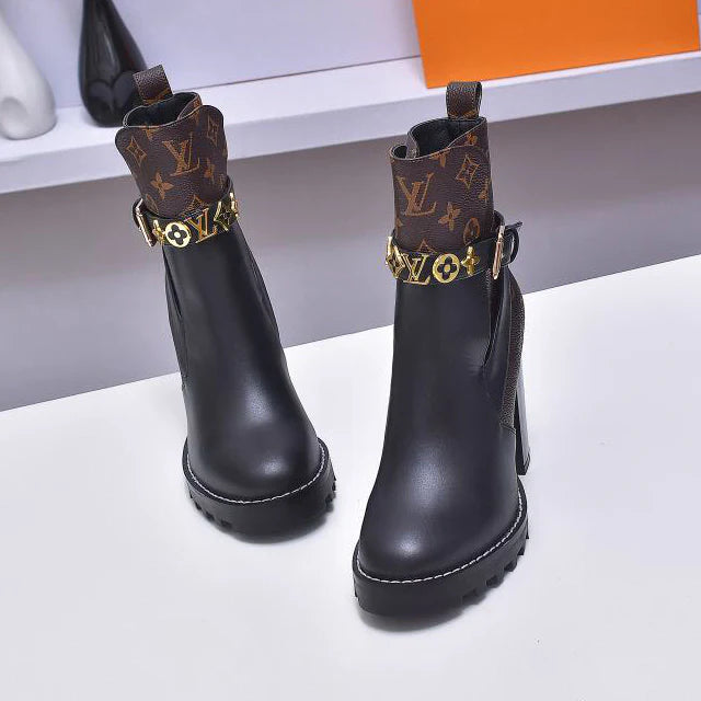 Classic high-heeled combat boots 1025103125