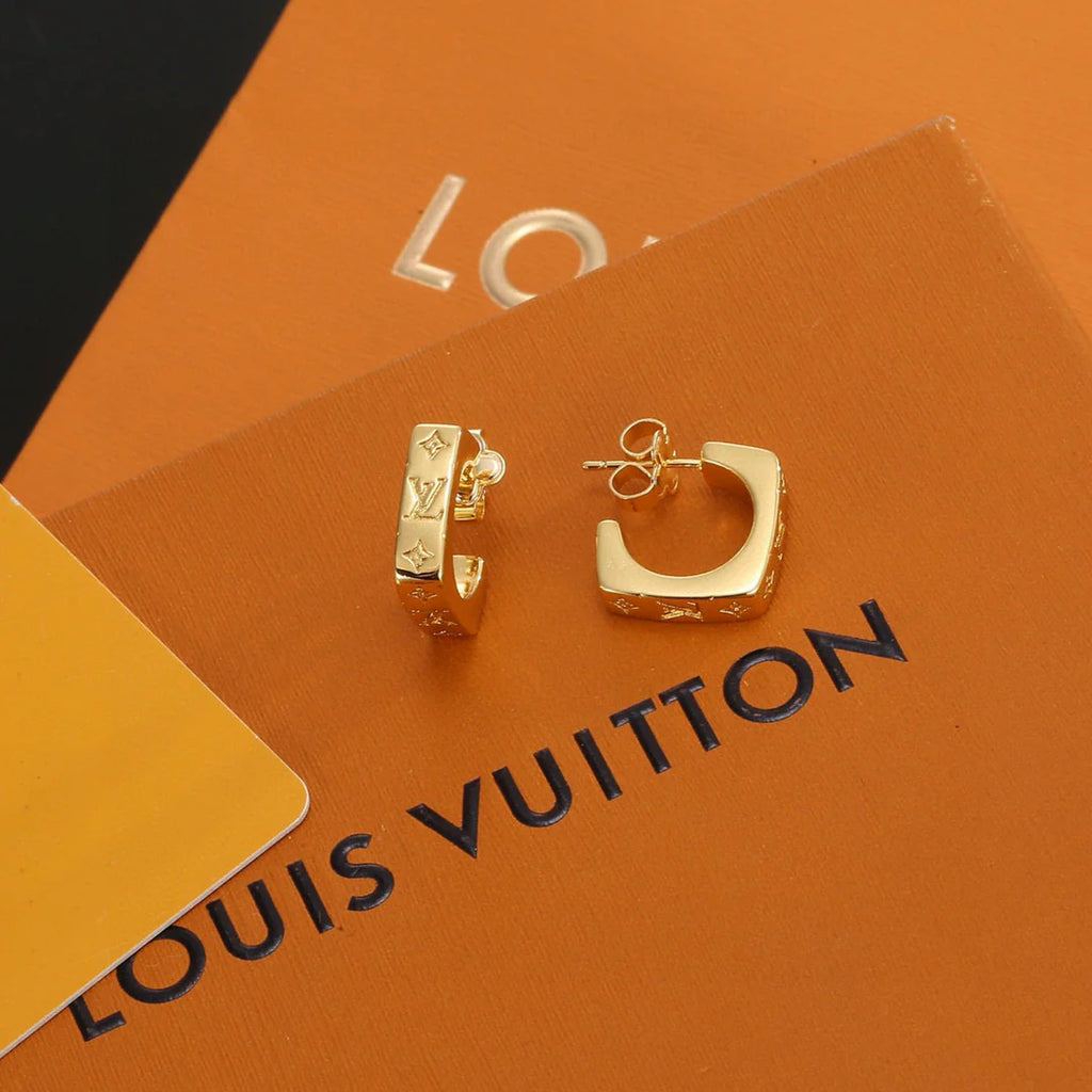 Classic and versatile celebrity stud earrings 1025030501