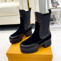 26 Embossed V logo suede and leather women's boots XC0425102003
