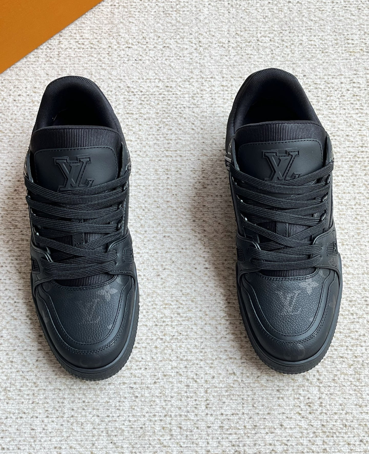 25 Luxury V Brand Casual Sneakers 0425102208
