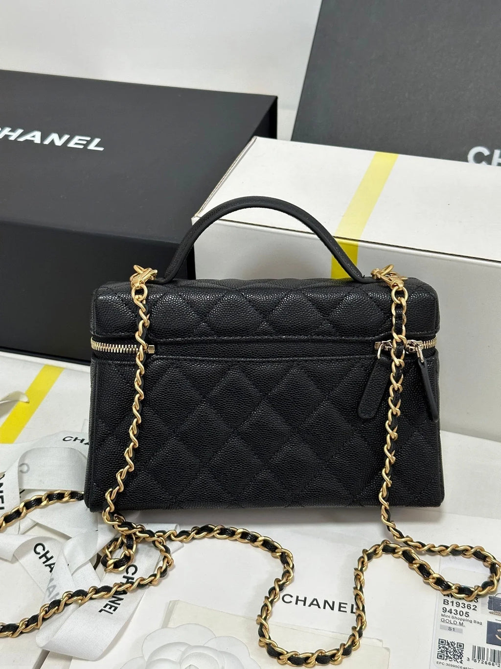 CC 25P Vanity Case 19.5cm Black Calfskin Gold Hardware 243586