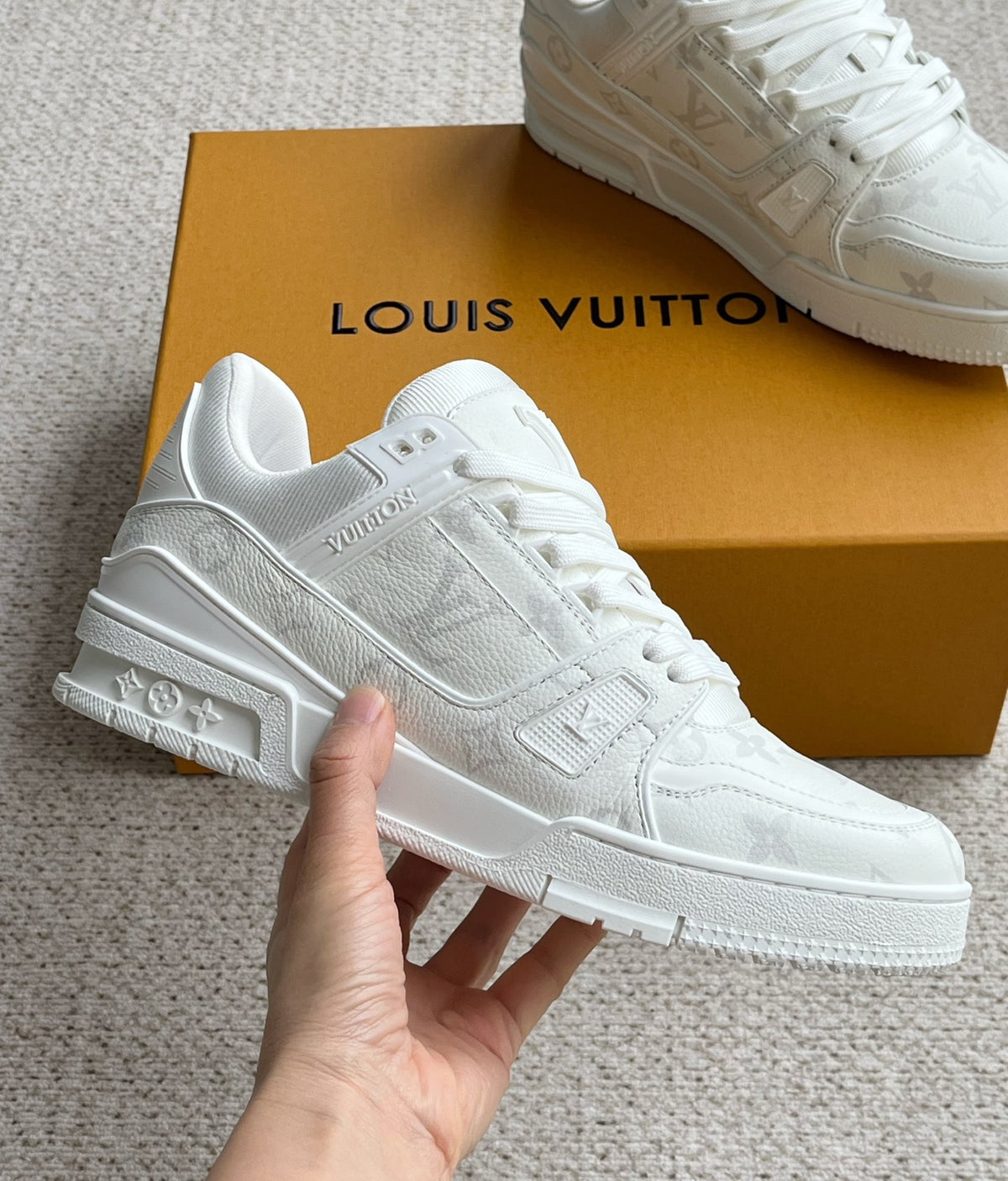 25 Luxury V Brand Casual Sneakers 0425102208