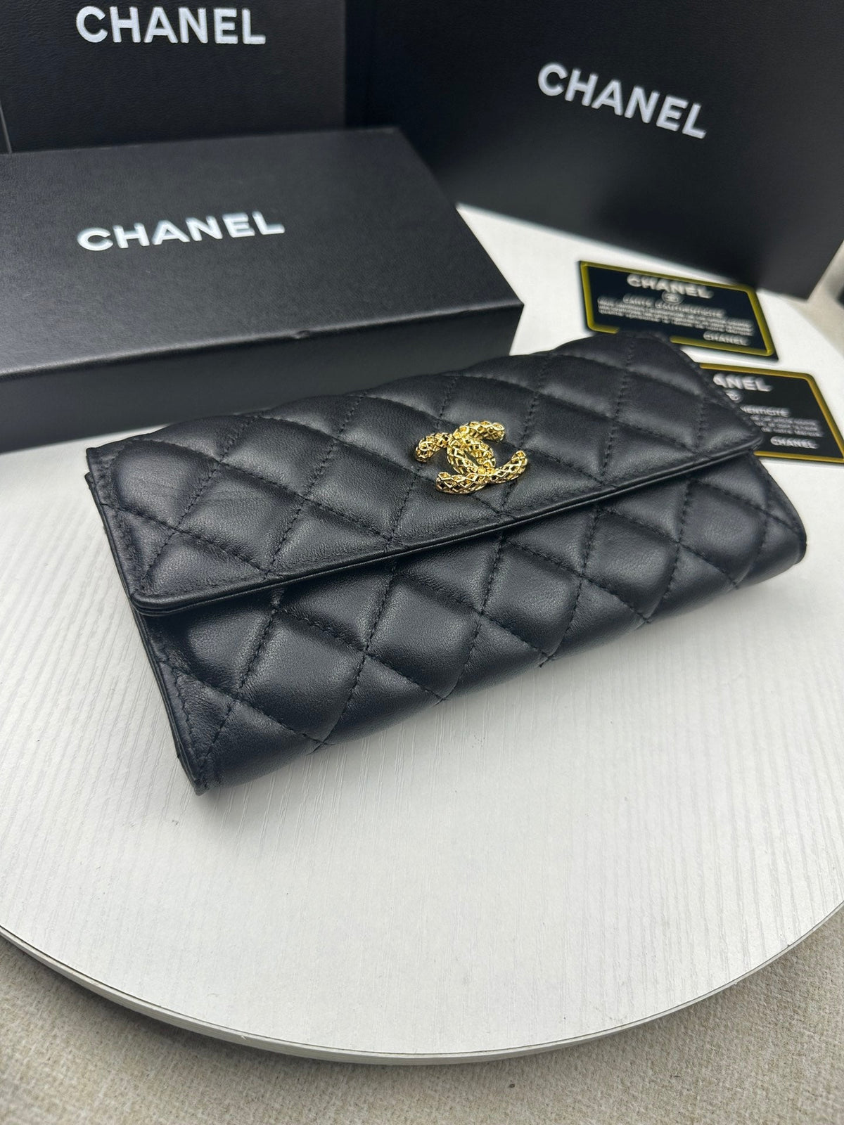CHA A Timeless Classic Wallet For Women 0425050703