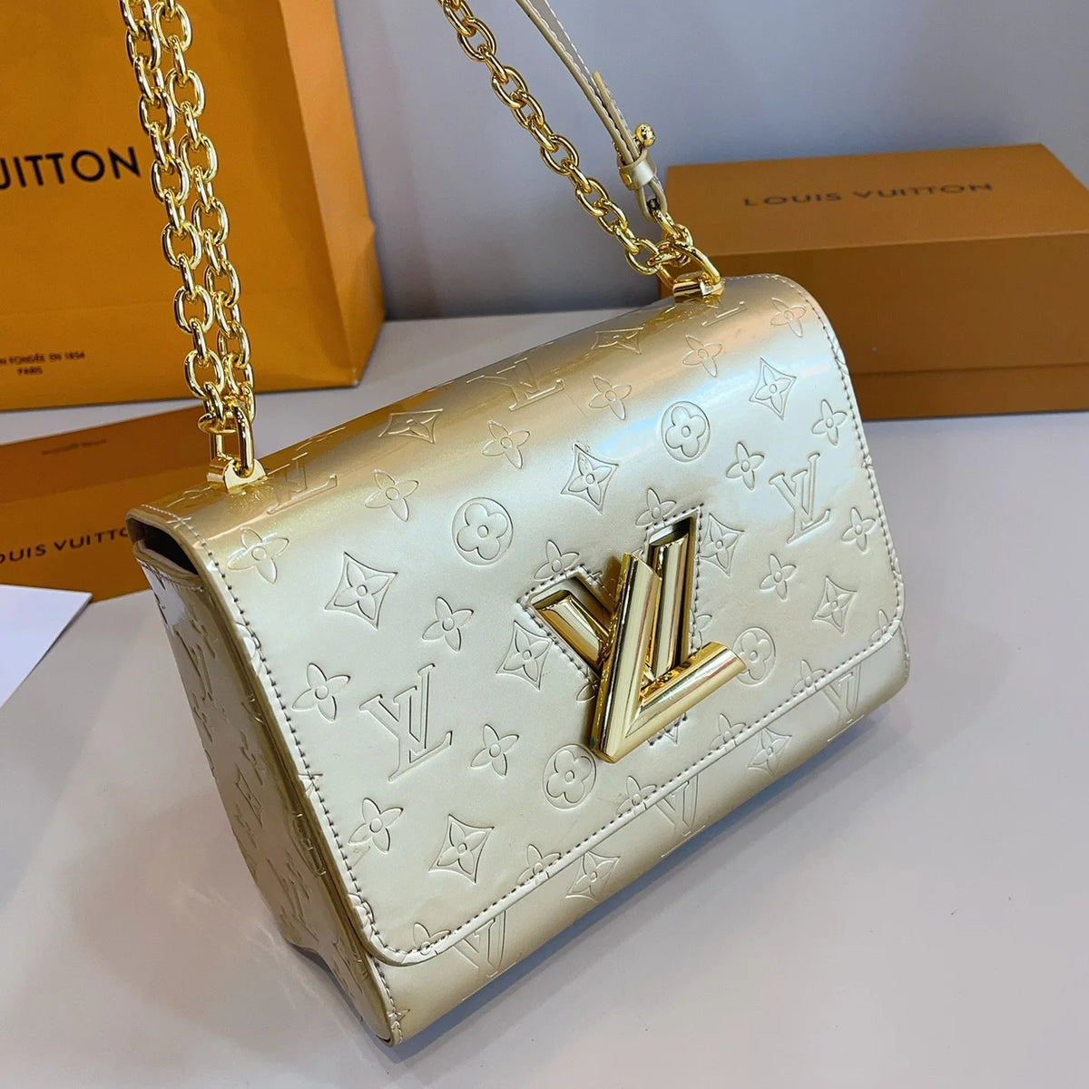 Fashion Simple twist chain bag 1025070110