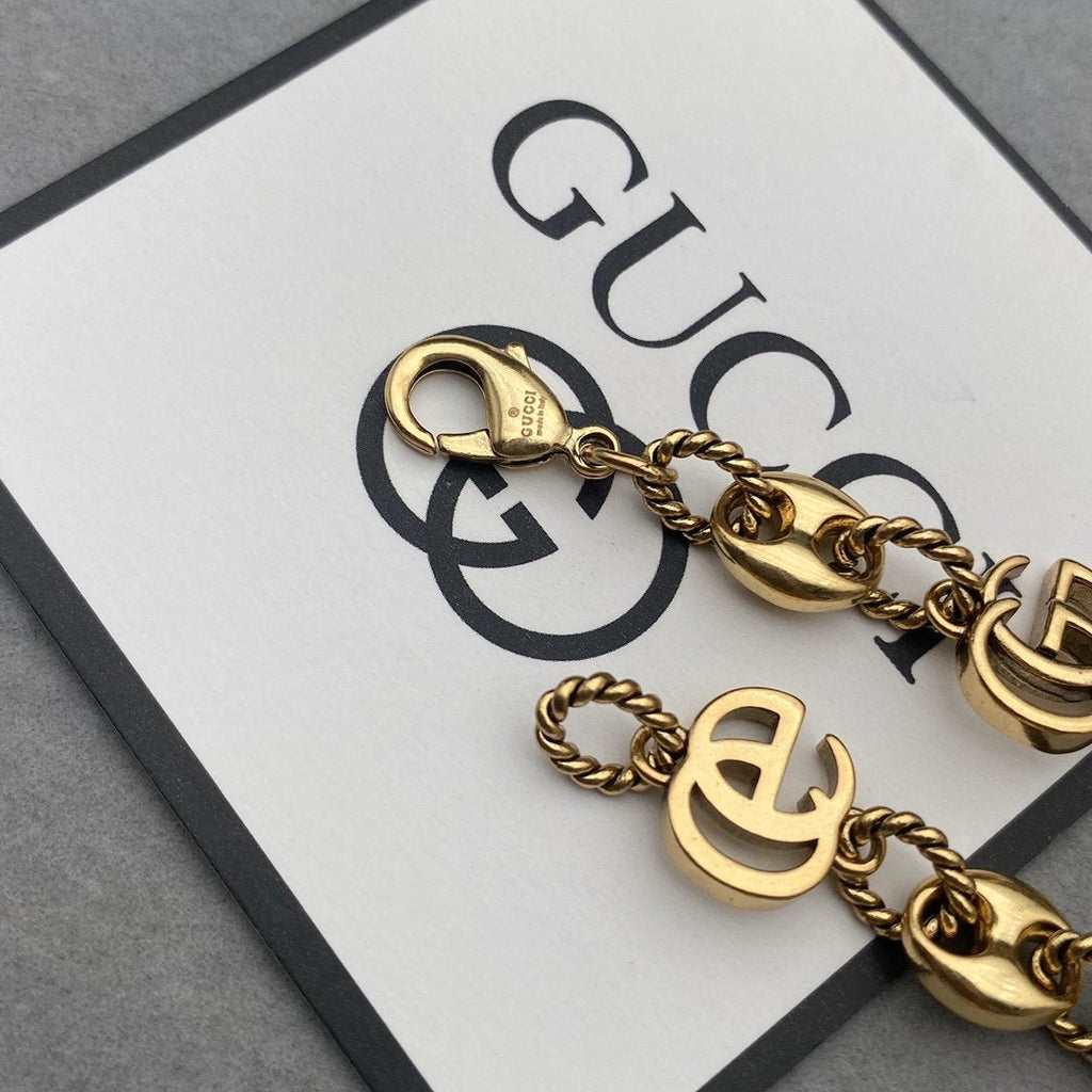 G Metal necklace