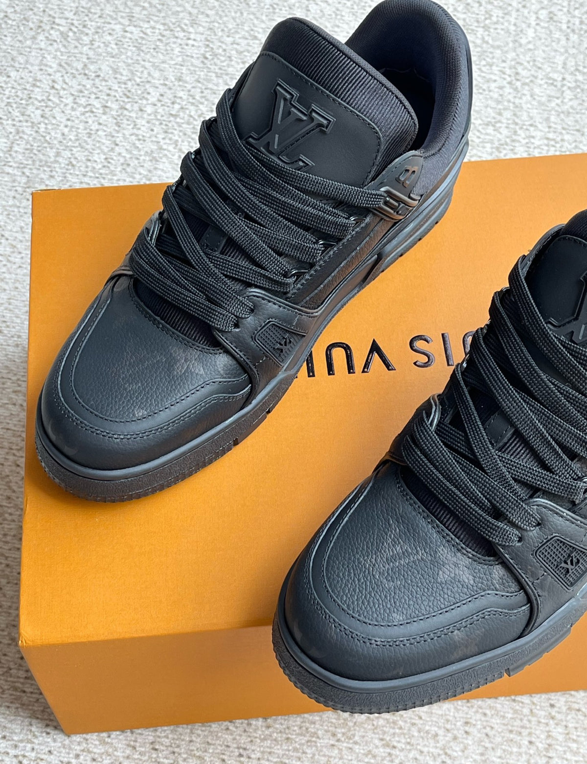 25 Luxury V Brand Casual Sneakers 0425102208