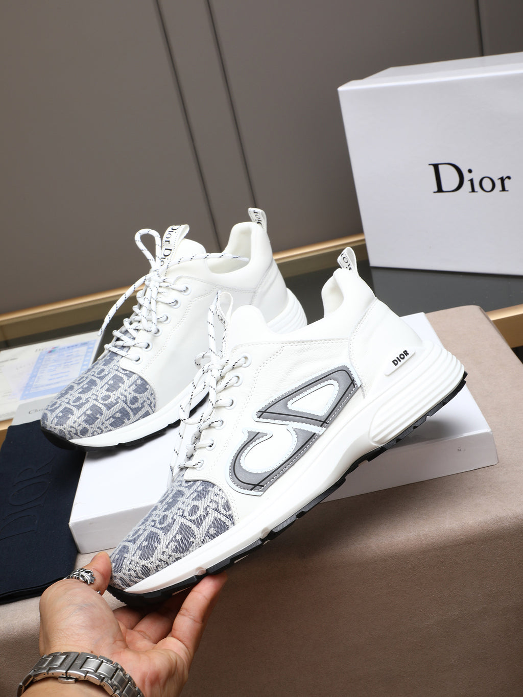 Classic Fashion Sneakers XC0425101302