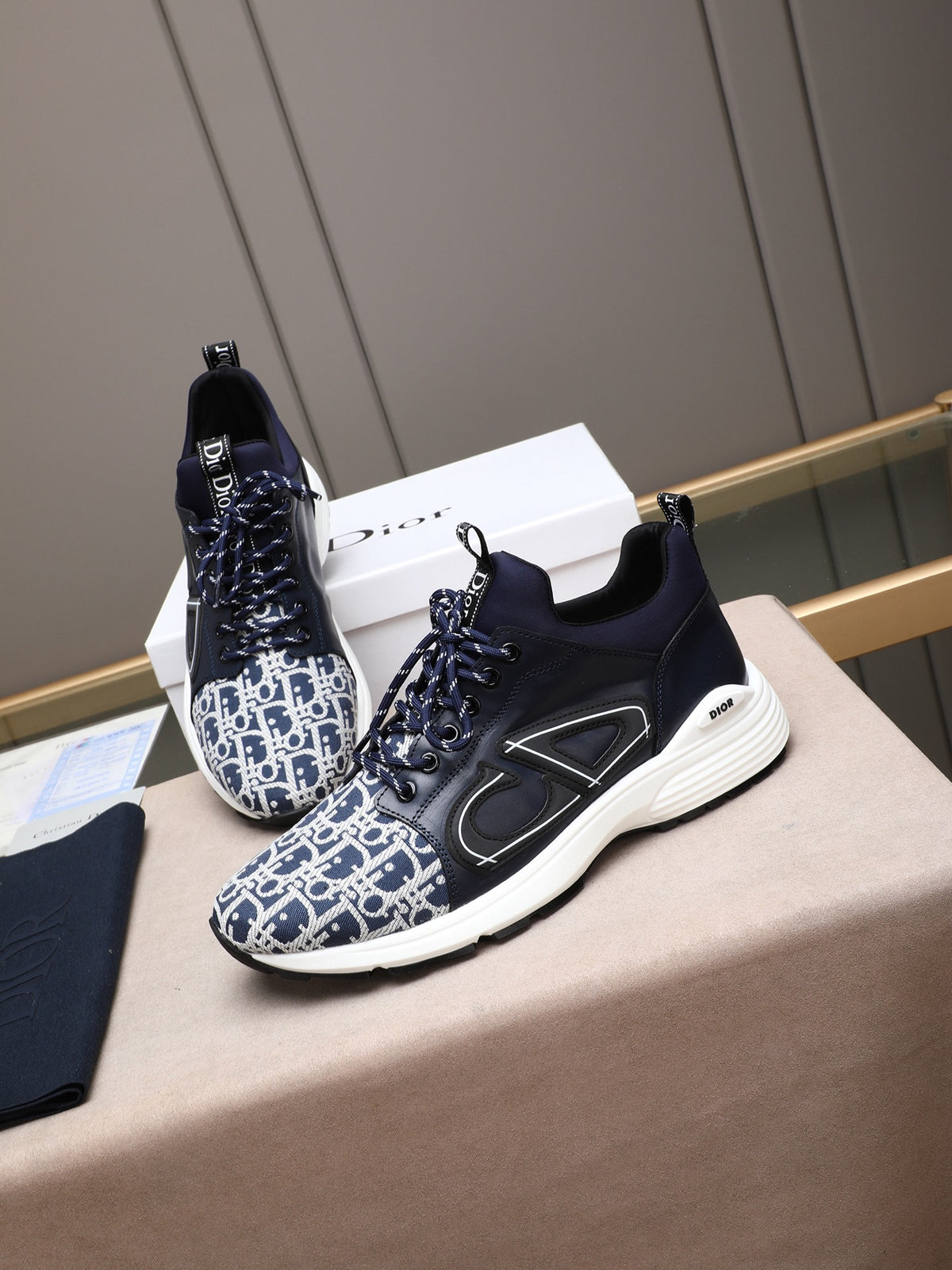 Classic Fashion Sneakers XC0425101302