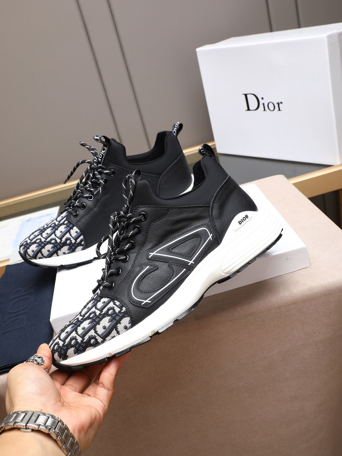 Classic Fashion Sneakers XC0425101302