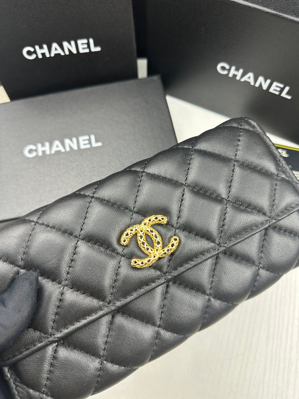 CHA A Timeless Classic Wallet For Women 0425050703