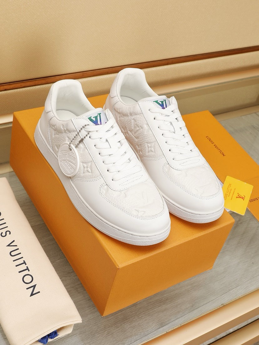24 New Luxury V Sneakers 0424083007