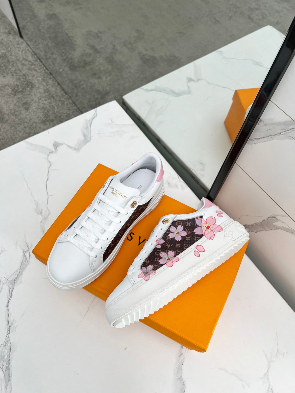25 Latest White Fashion Leisure Sneakers 0425032403