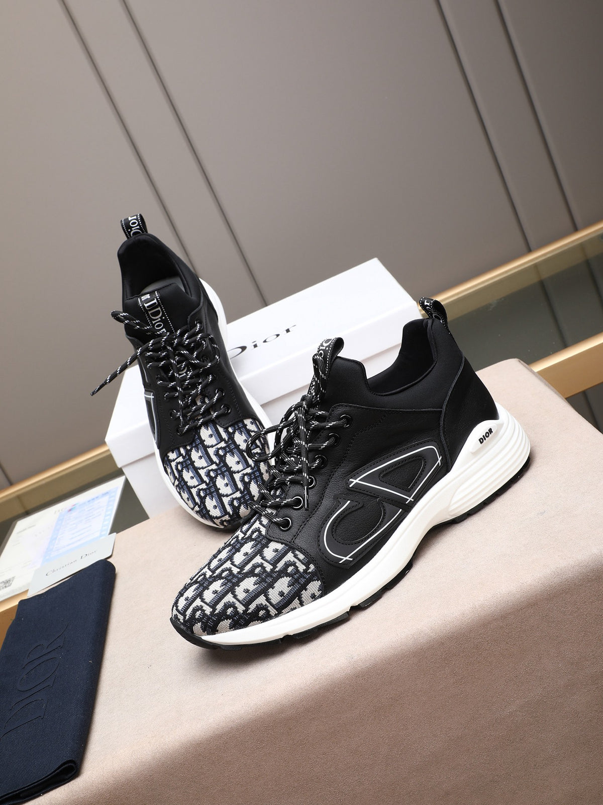 Classic Fashion Sneakers XC0425101302