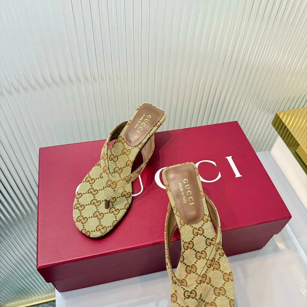 GG Vittoria Thong Sandals Beige Canvas 714870