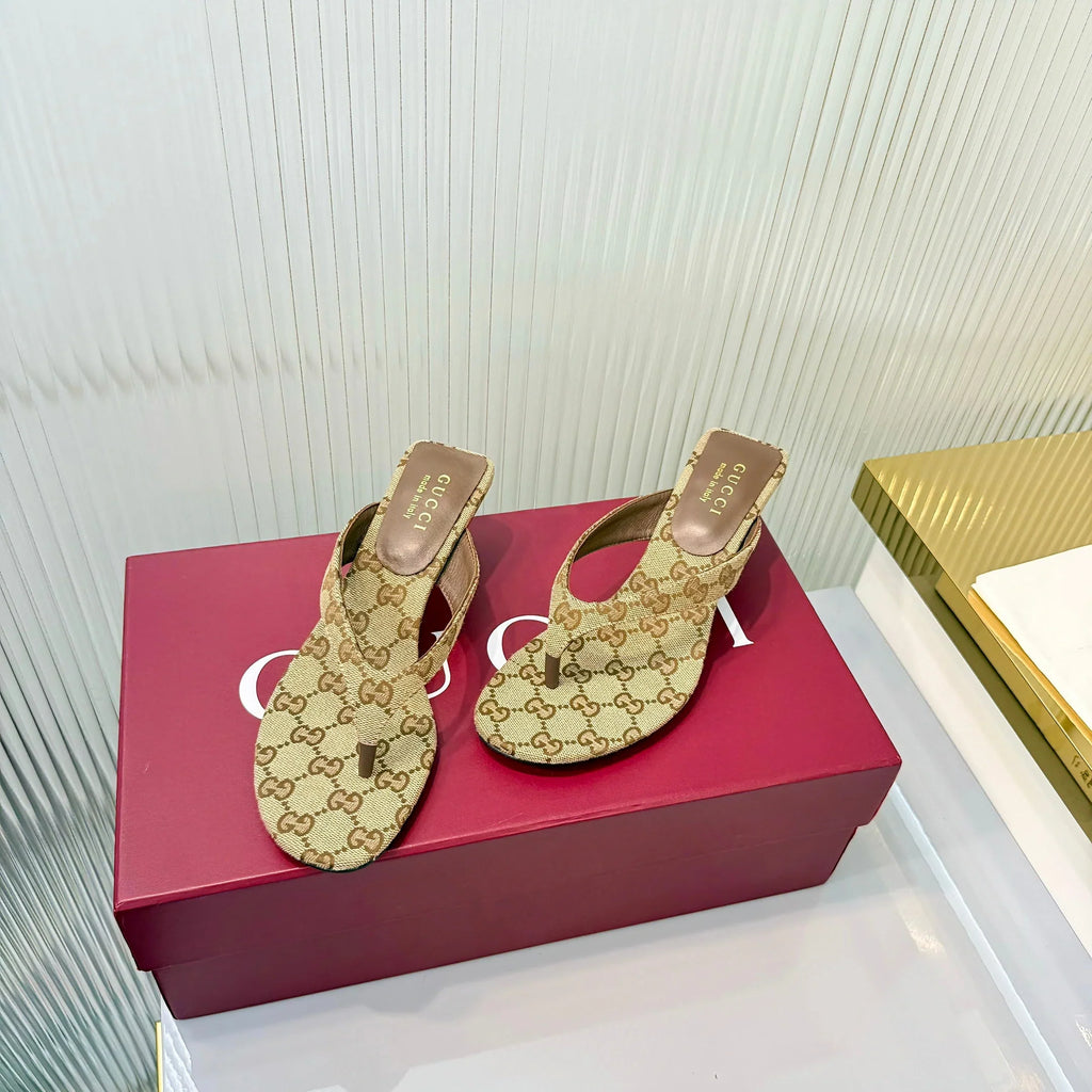 GG Vittoria Thong Sandals Beige Canvas 714870