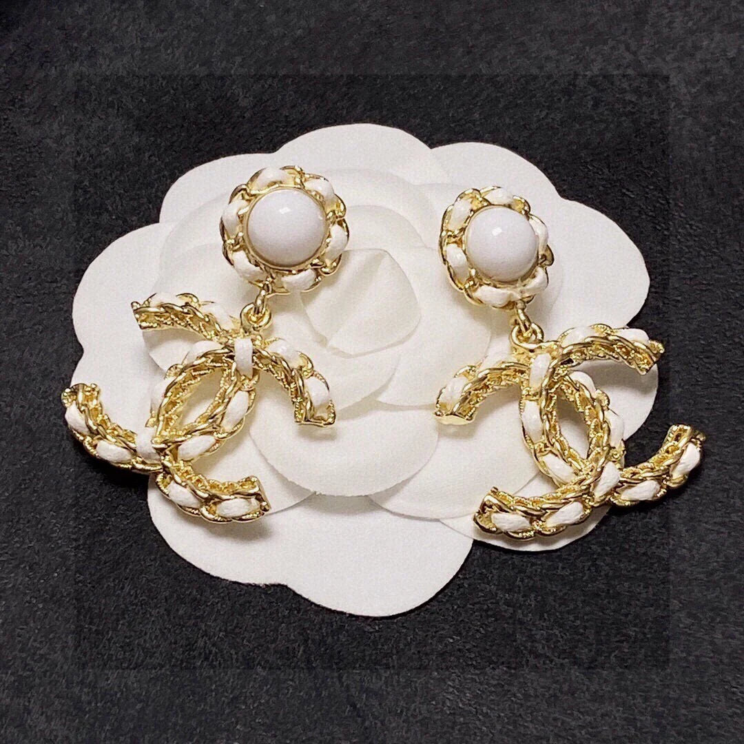 New fashionable and versatile earrings 1024072910