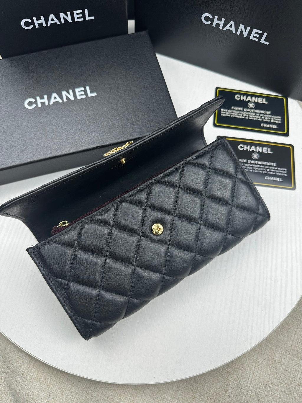 CHA A Timeless Classic Wallet For Women 0425050703