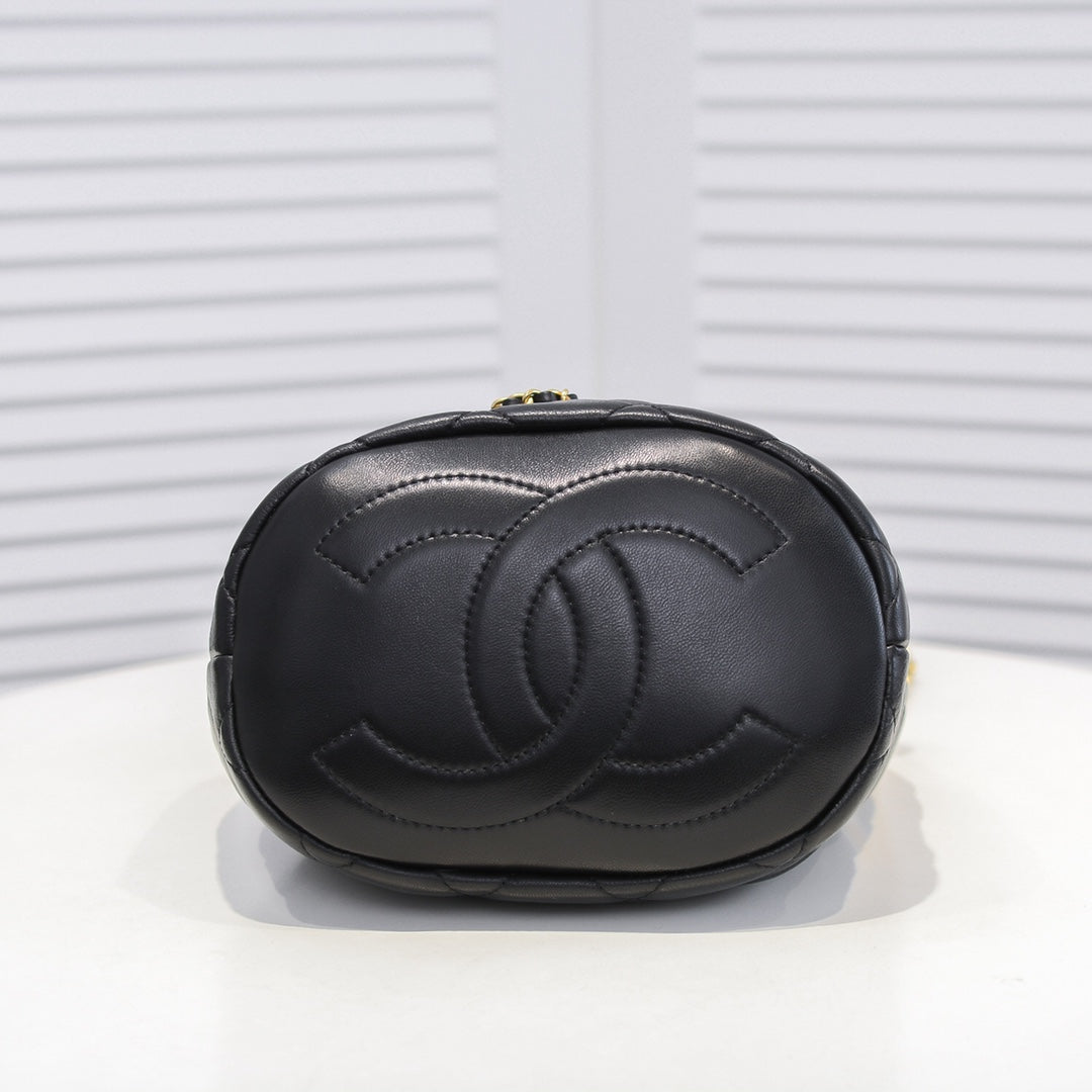 Classic Diamond Pattern Vintage Drawstring Button Bag 04250032601