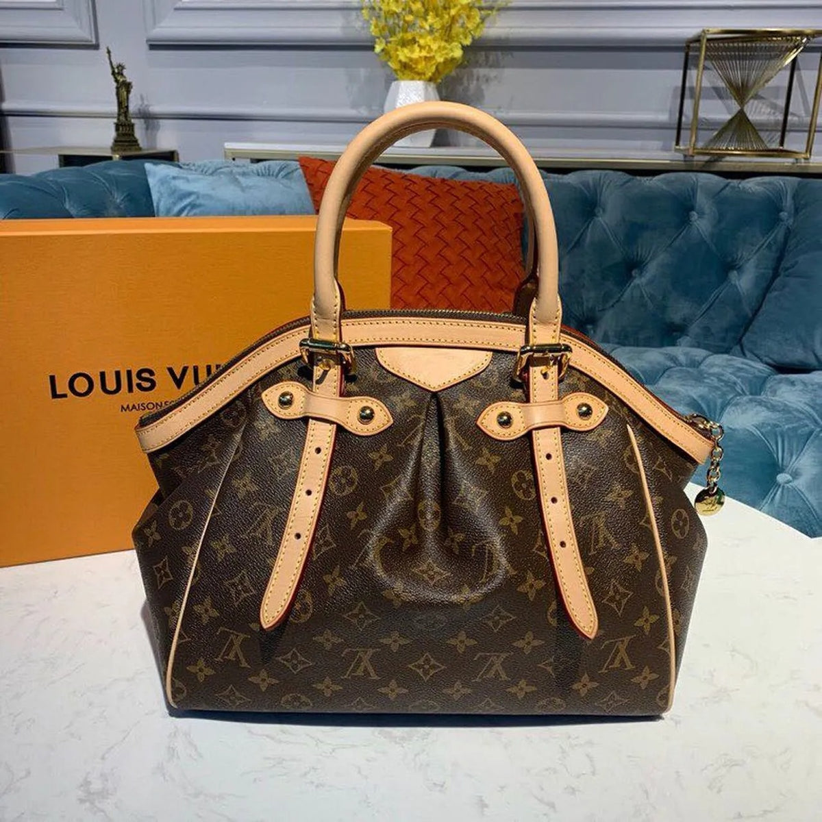 V Tivoli Tote Bag Monogram Canvas For Women 0425032802