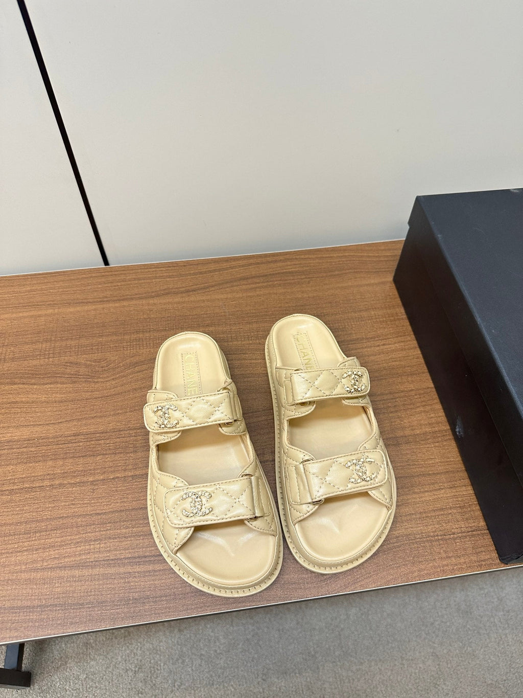 CL 24 New Fashion Beach Sandals XC0424031815