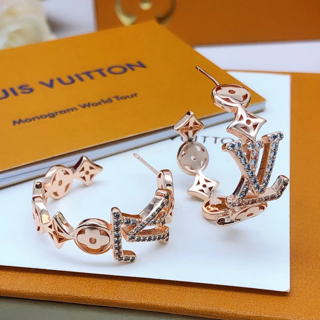 New fashion and versatile earrings for early spring 1024020704