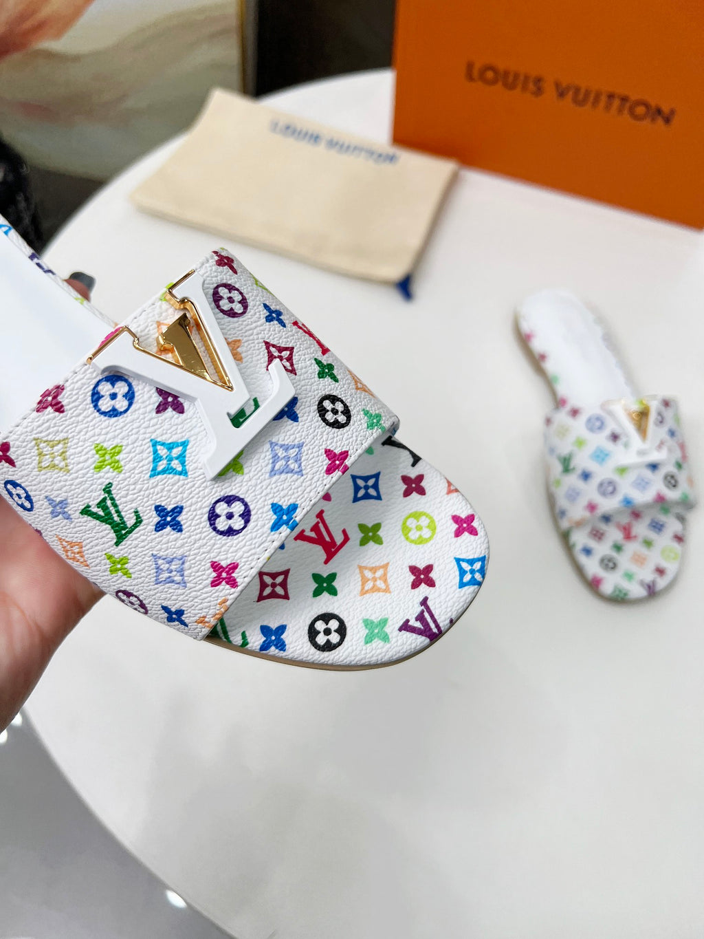 New V logo printed sandals fashion casual flip flops 0425040915