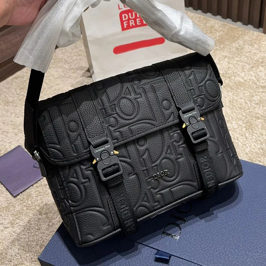 Men's embossed mailman bag shoulder bag 1024102801