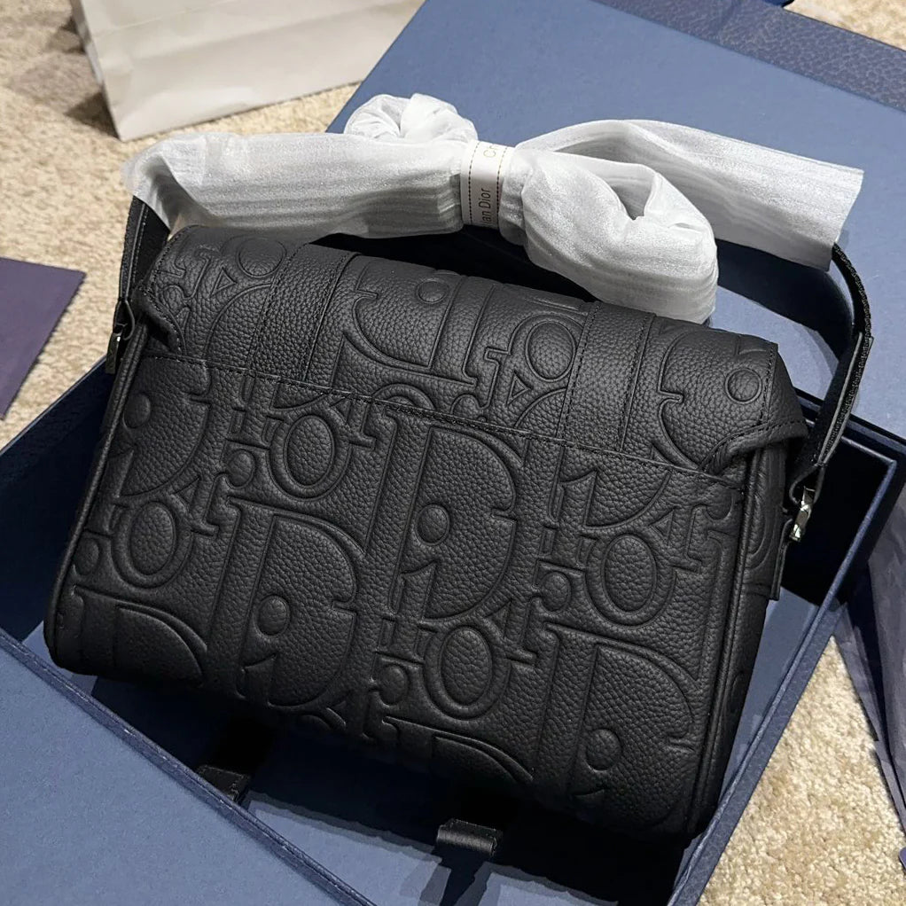 Men's embossed mailman bag shoulder bag 1024102801
