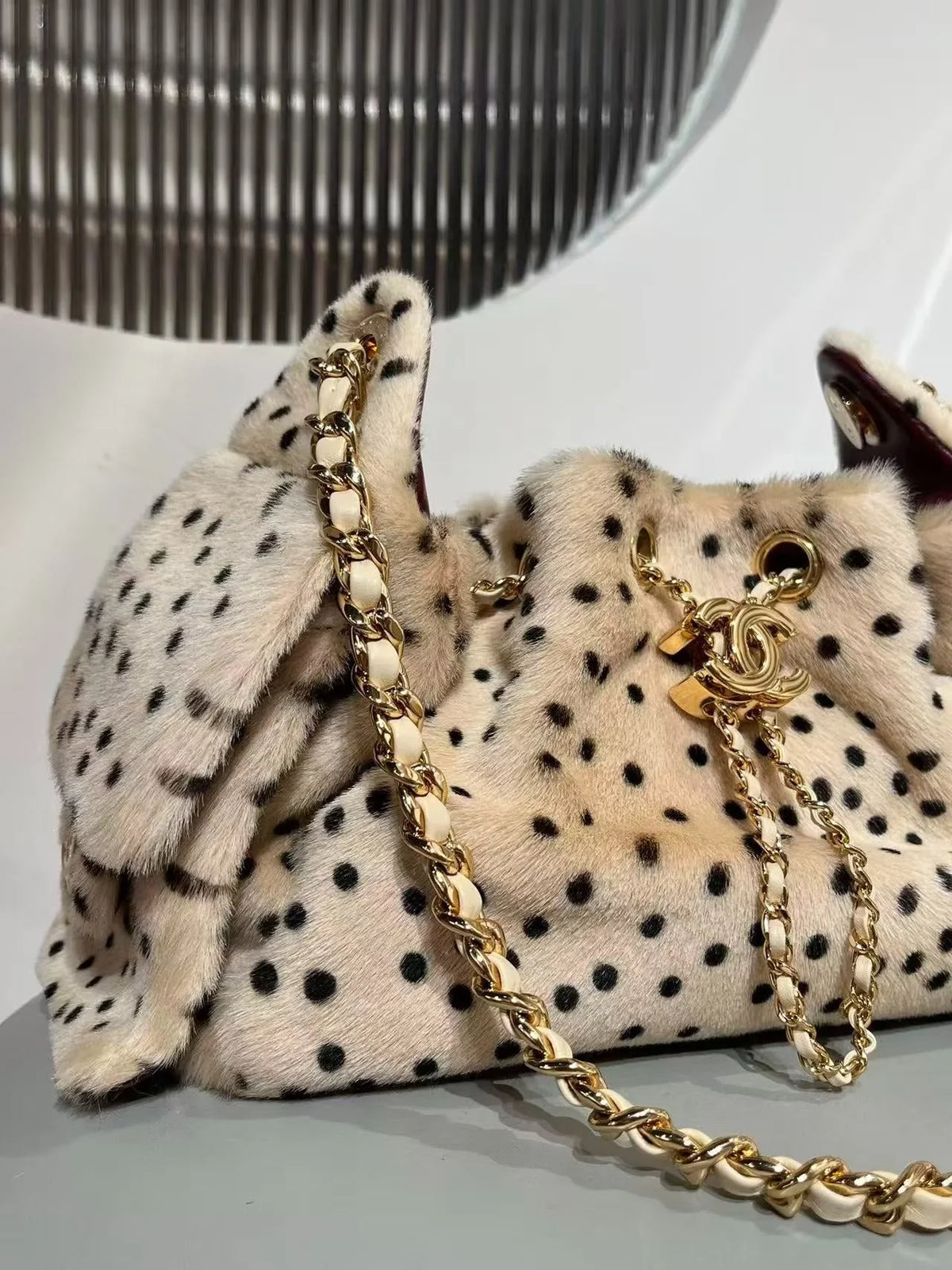 CHA  2026 Hobo Bag 22cm Beige Black Plush Leather