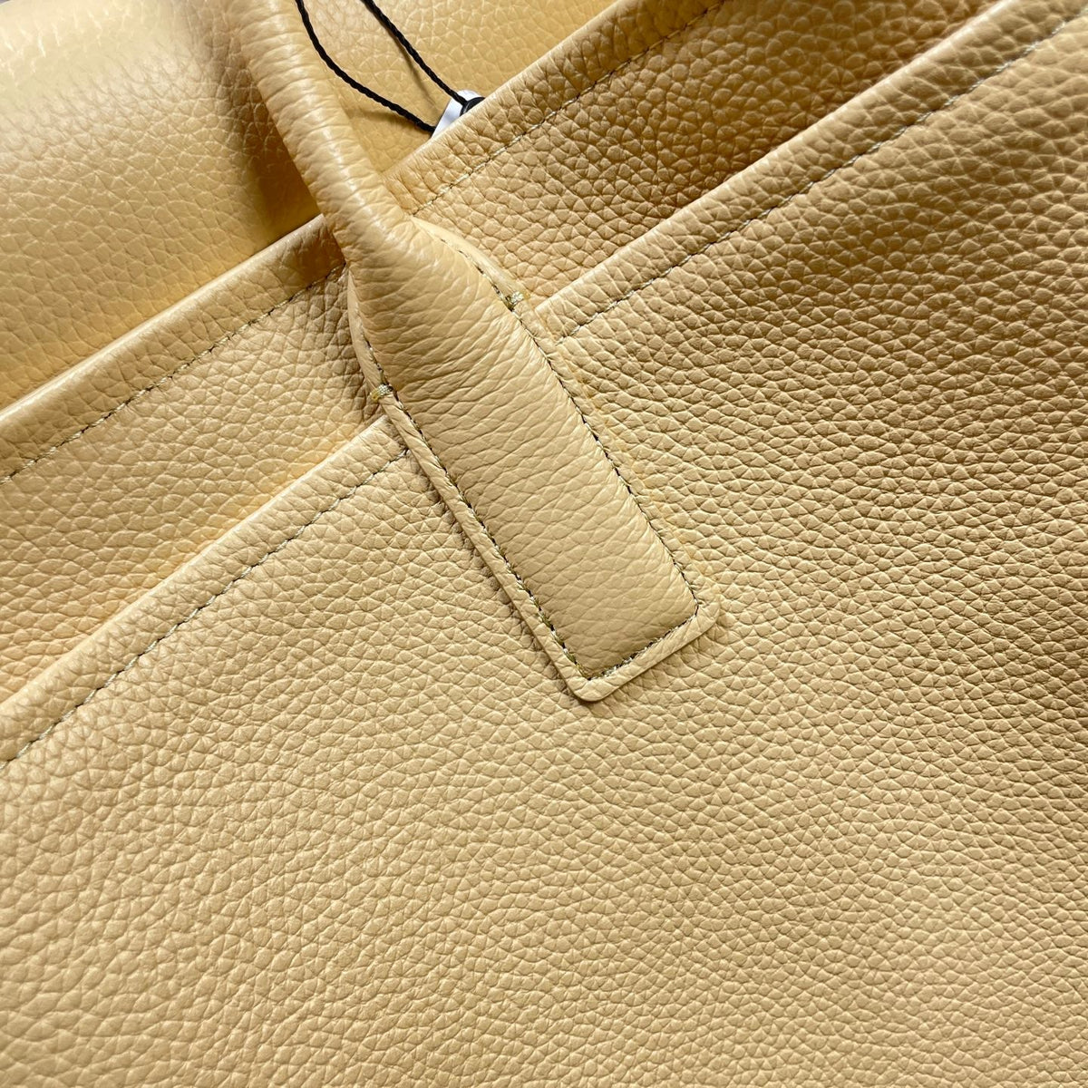 CC 26s Large Tote Bag Beige Grained Calfskin