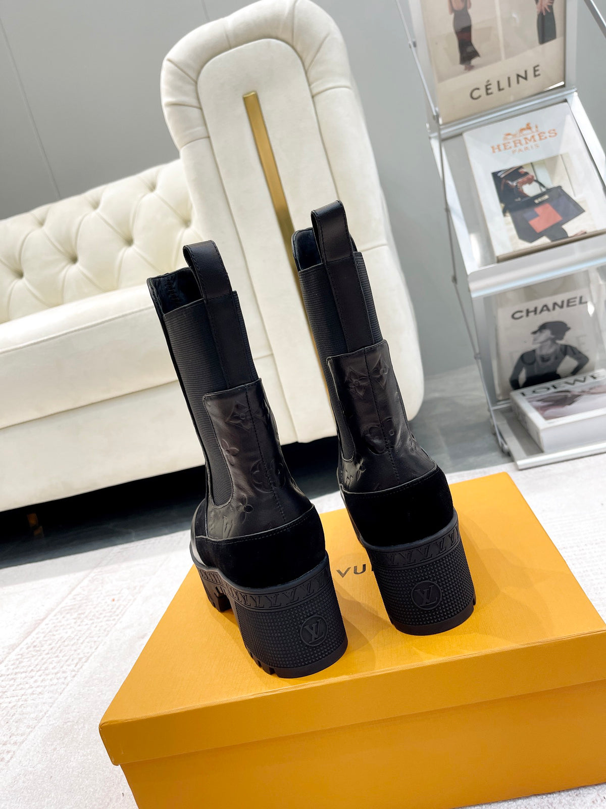 26 Embossed V logo suede and leather women's boots XC0425102003