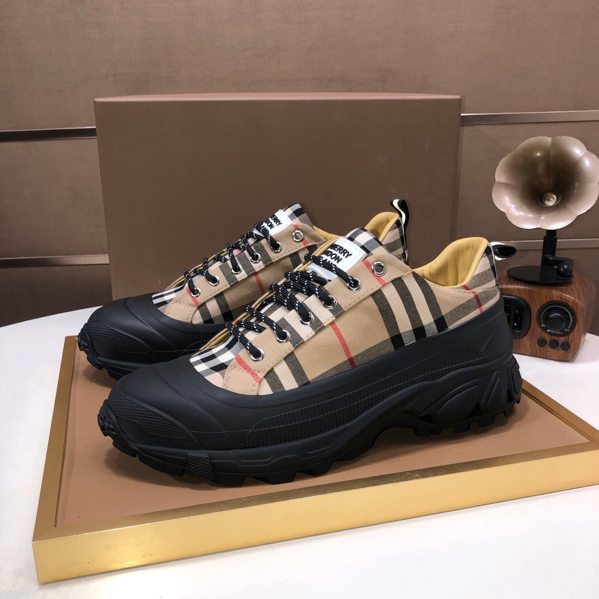 25 Luxury B Brand Casual Sneakers 0425102202