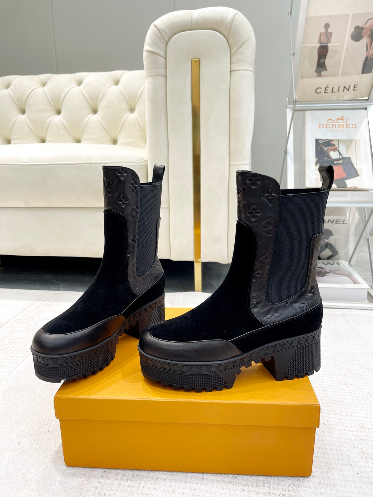26 Embossed V logo suede and leather women's boots XC0425102003