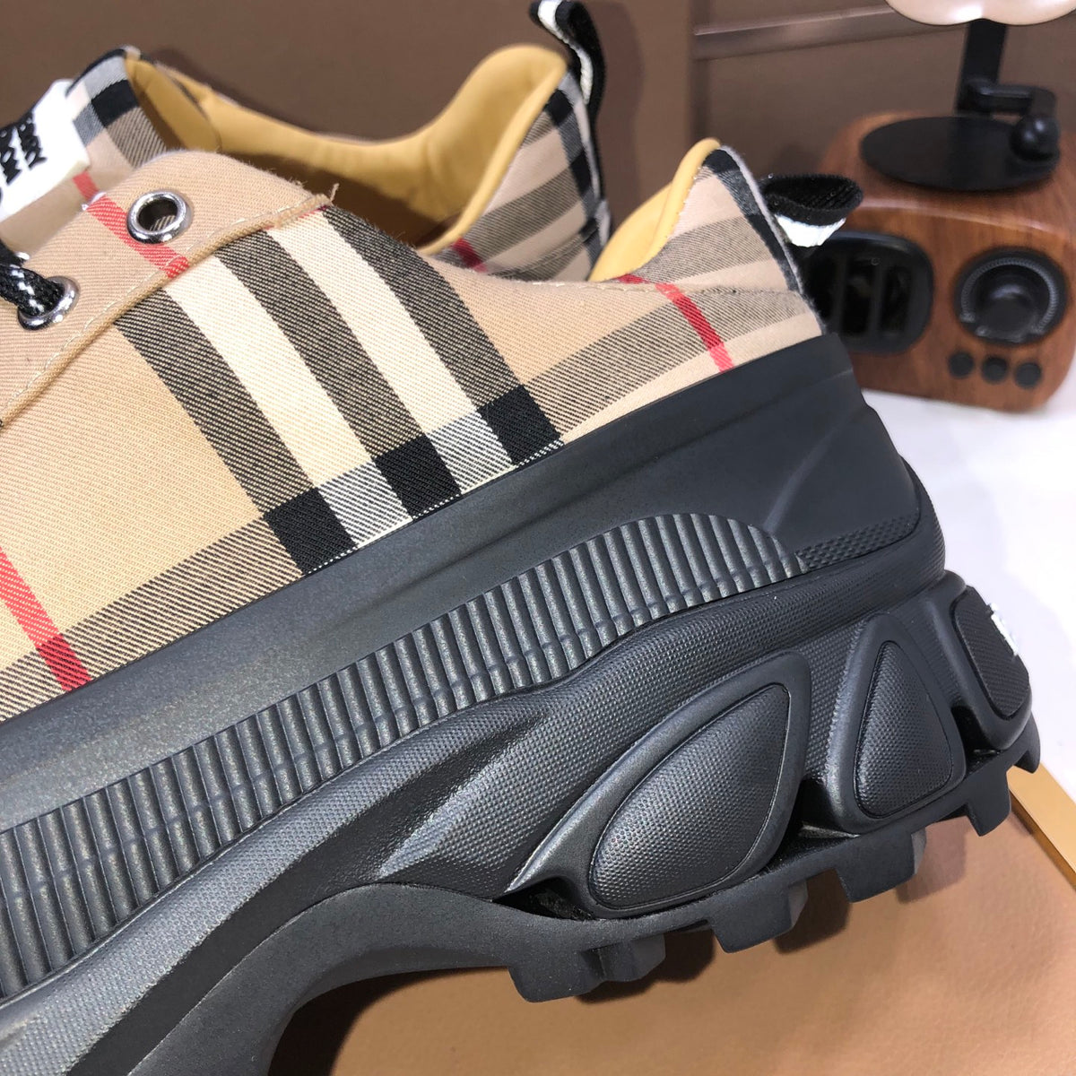 25 Luxury B Brand Casual Sneakers 0425102202
