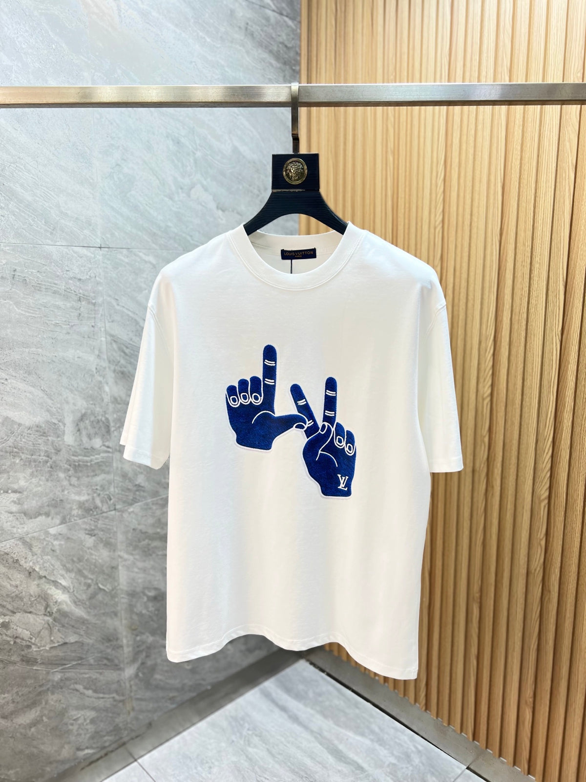 NEW Fashion Gesture Logo Short-Sleeve T-Shirt 3D0426063032