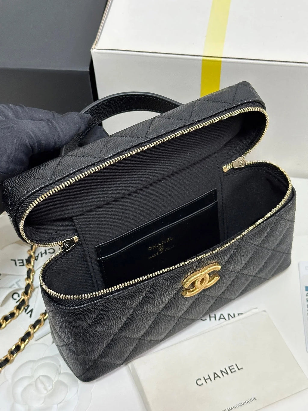 CC 25P Vanity Case 19.5cm Black Calfskin Gold Hardware 243586