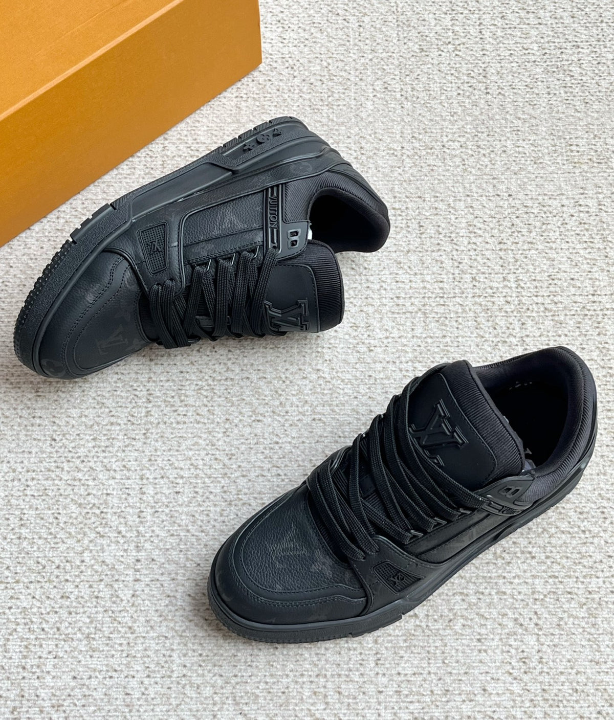 25 Luxury V Brand Casual Sneakers 0425102208