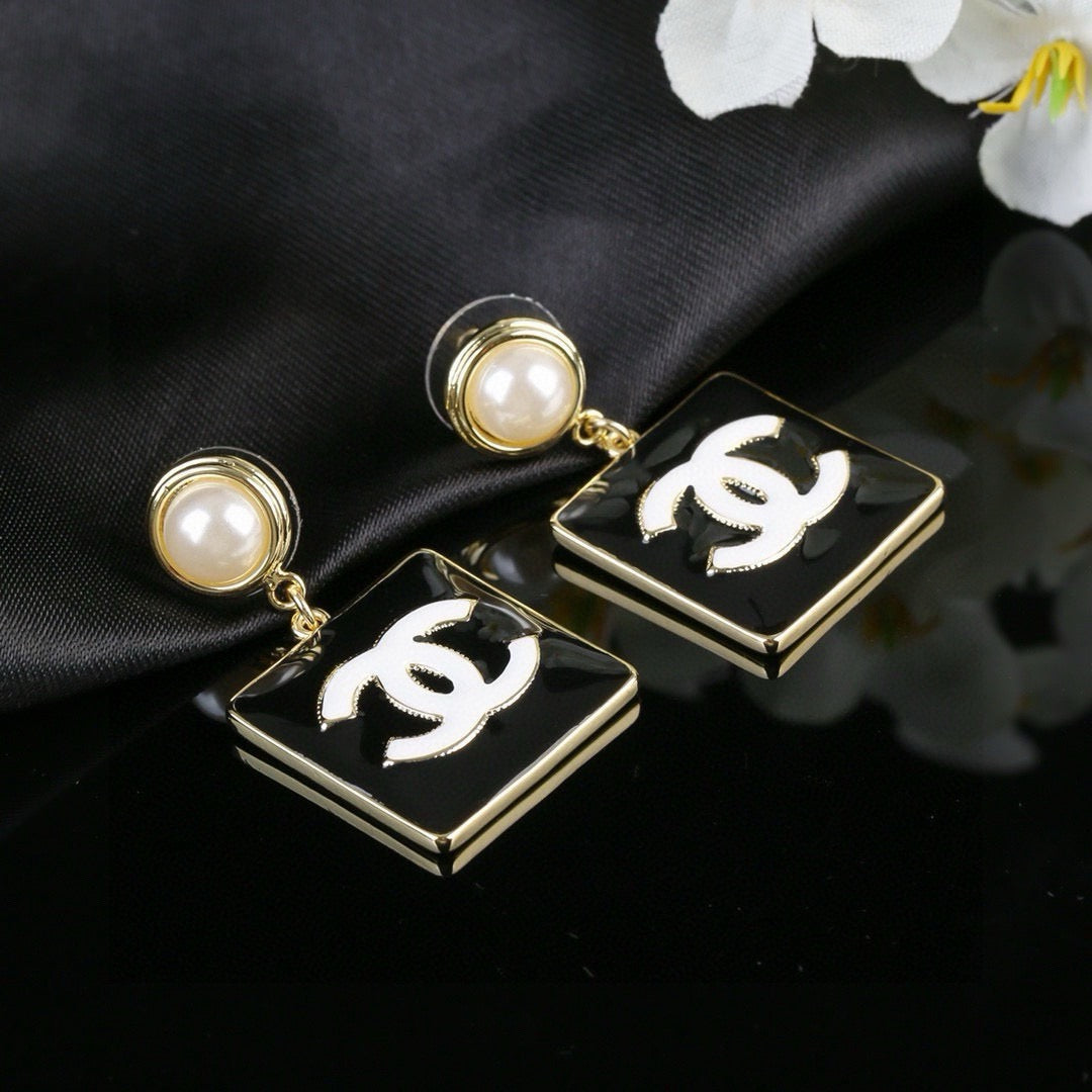 New Stylish Women's CC Earrings ZS1326091723
